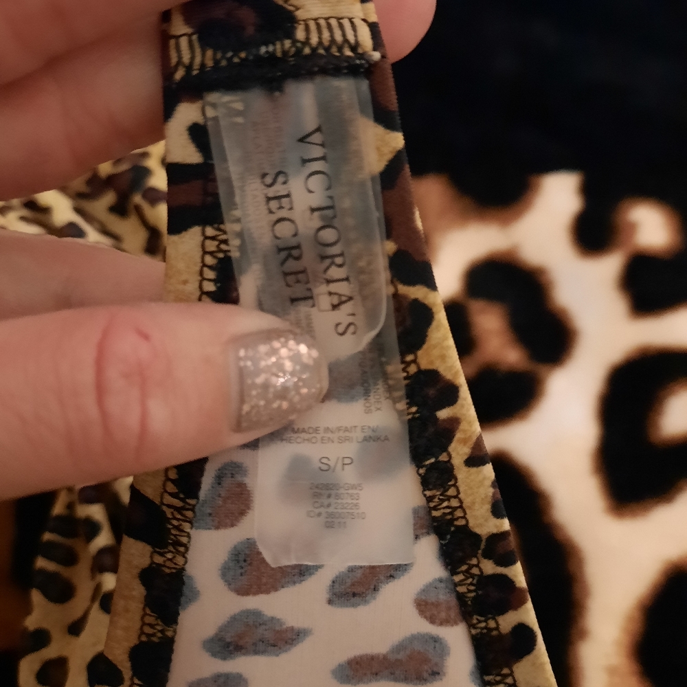 Victoria Secret Leopard Bikini Top - Picture 4 of 8